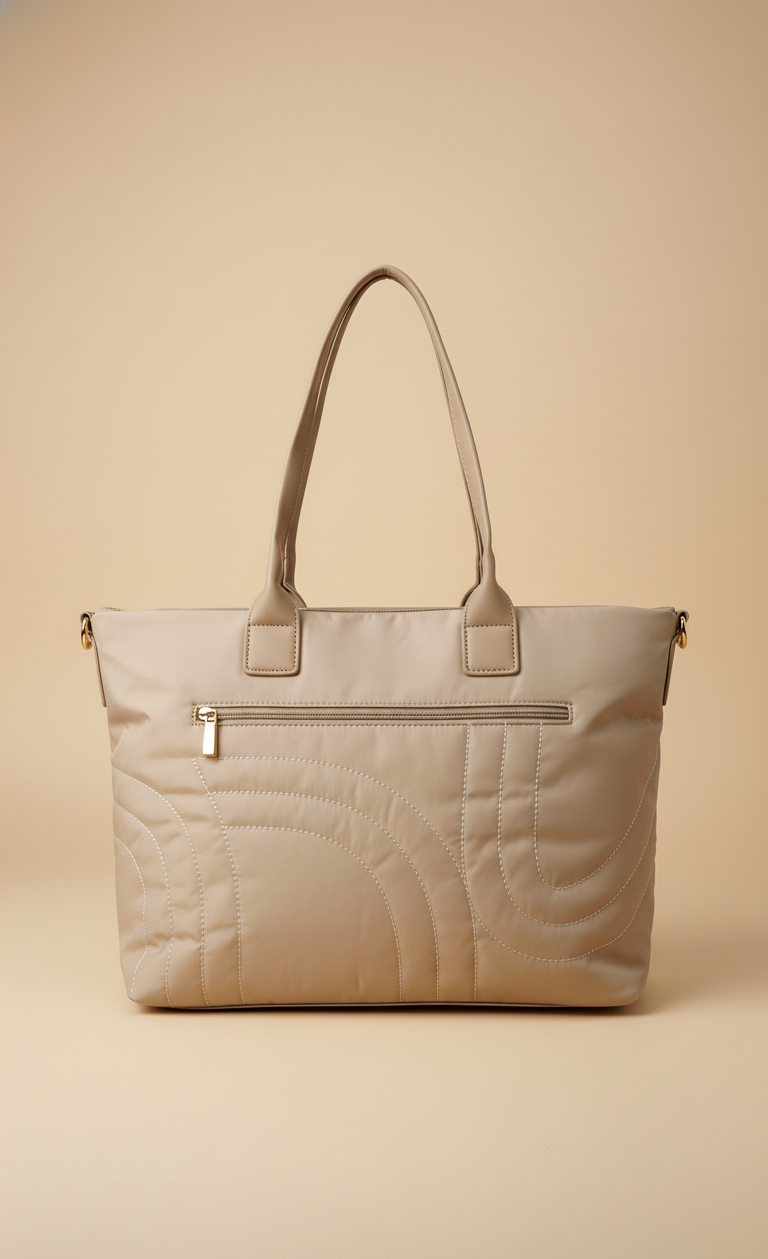 Bolso Tote Acolchado con Detalles Únicos