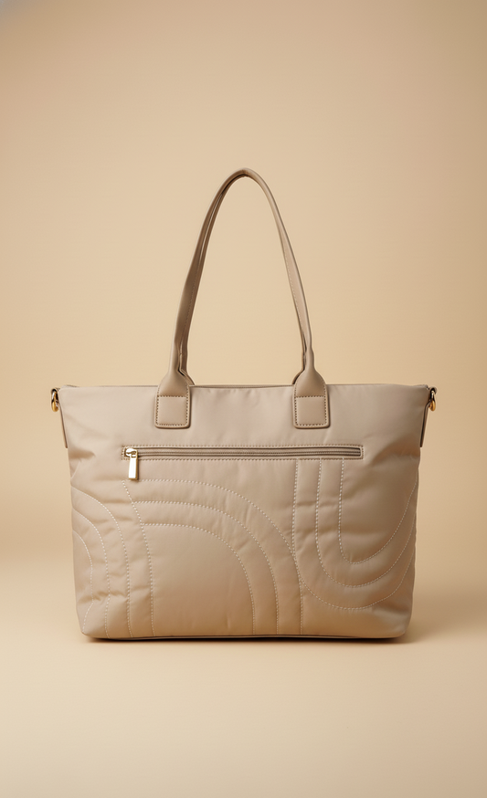 Bolso Tote Acolchado con Detalles Únicos