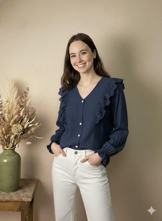 Blusa Azul Marino con Volantes Calados