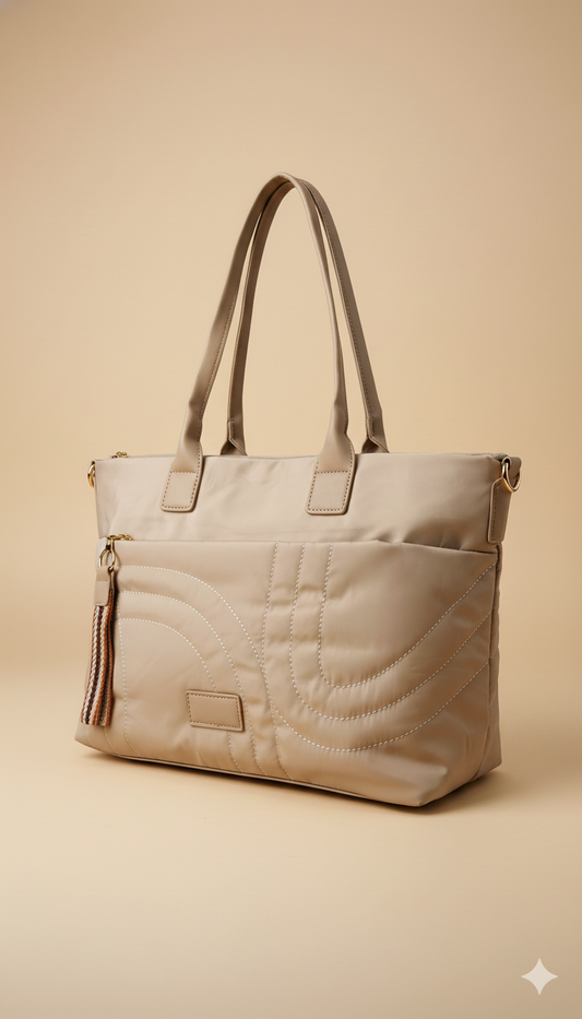 Bolso Tote Acolchado con Detalles Únicos